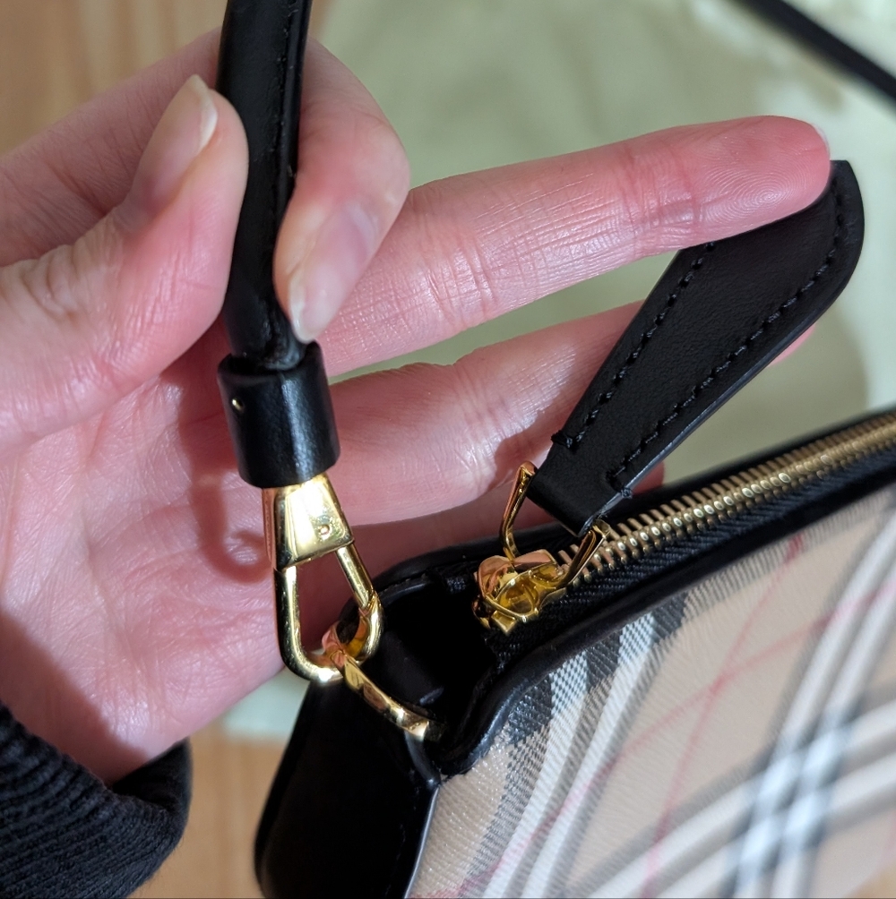 Burberry Vintage Check Calfskin Olympia Pouch - Picture 4 of 12